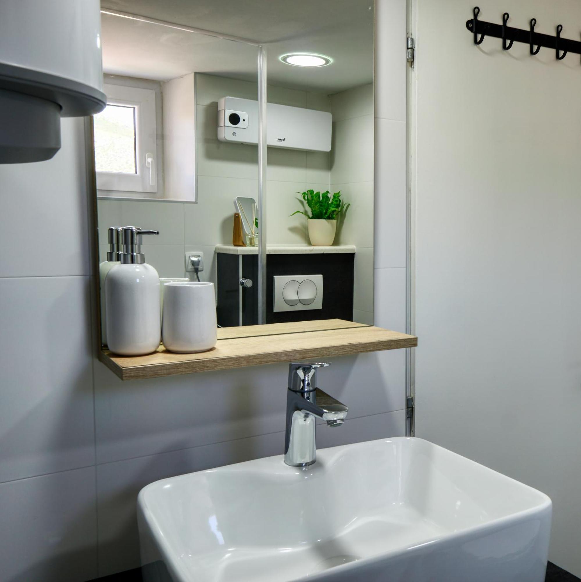 Apartmani Ana 10 Min. Hoda Od Centra Trogira Екстериор снимка